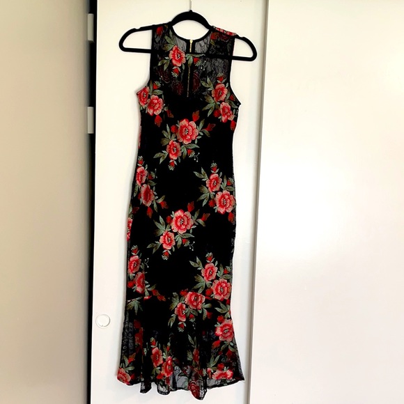 Calvin Klein Lace Midi Dress, fit and flounce - Picture 4 of 5